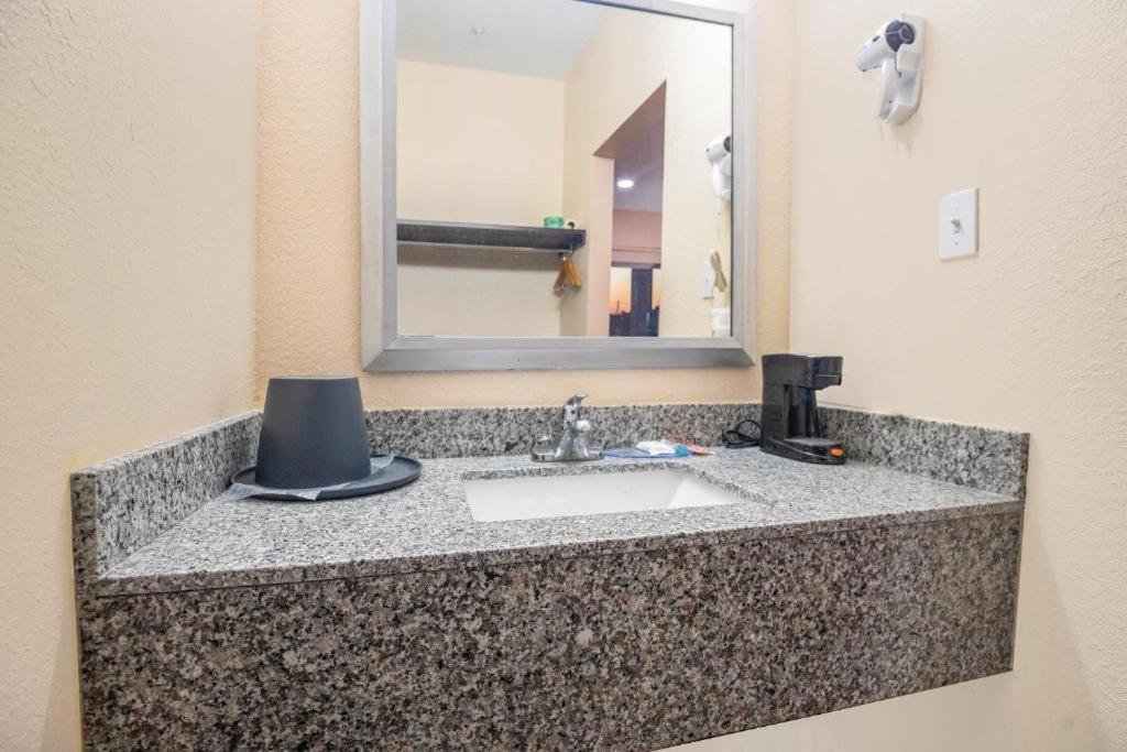 Royal Inn & Suites Adairsville Dış mekan fotoğraf